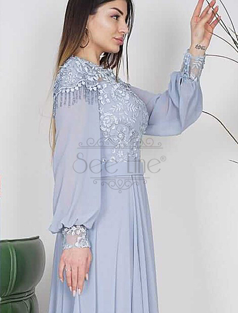 Длинное синее вечернее платье с рукавами  с гребешком и вышивкой