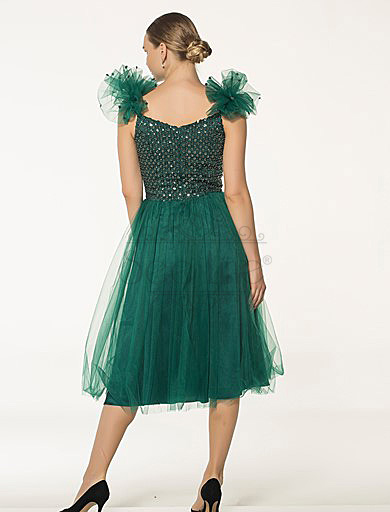 зеленое платье французской длины  с тесьмой на плечах, зеленое платье французской длины  с тесьмой на плечах