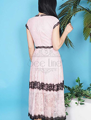Пудровое платье французской длины  с кружевной вышивкой
