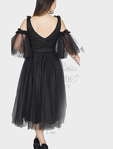 черное платье с рукавами и оборками, черное платье с рукавами и оборками