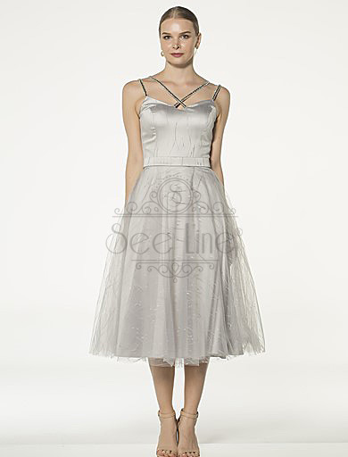 серое платье французской длины с каменными ремешками, серое платье французской длины с каменными ремешками