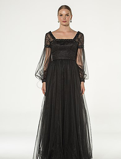 длинное черное платье с квадратным воротником  и рюшами на рукавах, длинное черное платье с квадратным воротником  и рюшами на рукавах