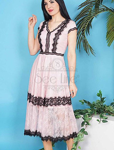 Пудровое платье французской длины  с кружевной вышивкой